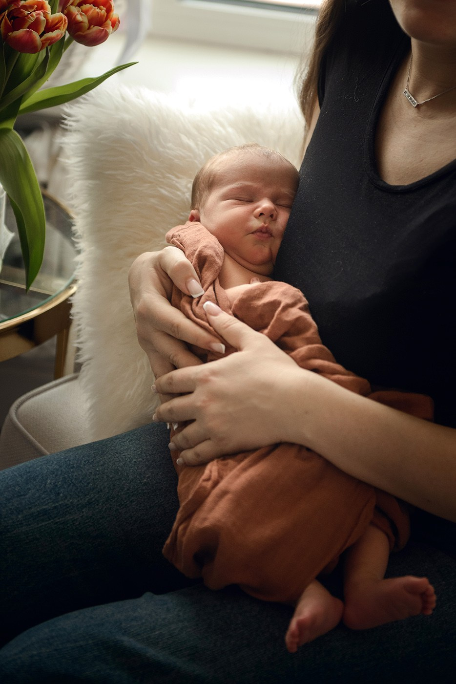 A family photo shoot at home, a family with a newborn baby. Photographer Elena Carruthers, Scotland