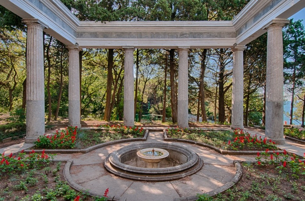 Локации для фотосессии в Ялте. Профессиональная фотосъемка в Крыму. Натуральные эмоции и живые кадры. Забронируйте дату прямо сейчас!