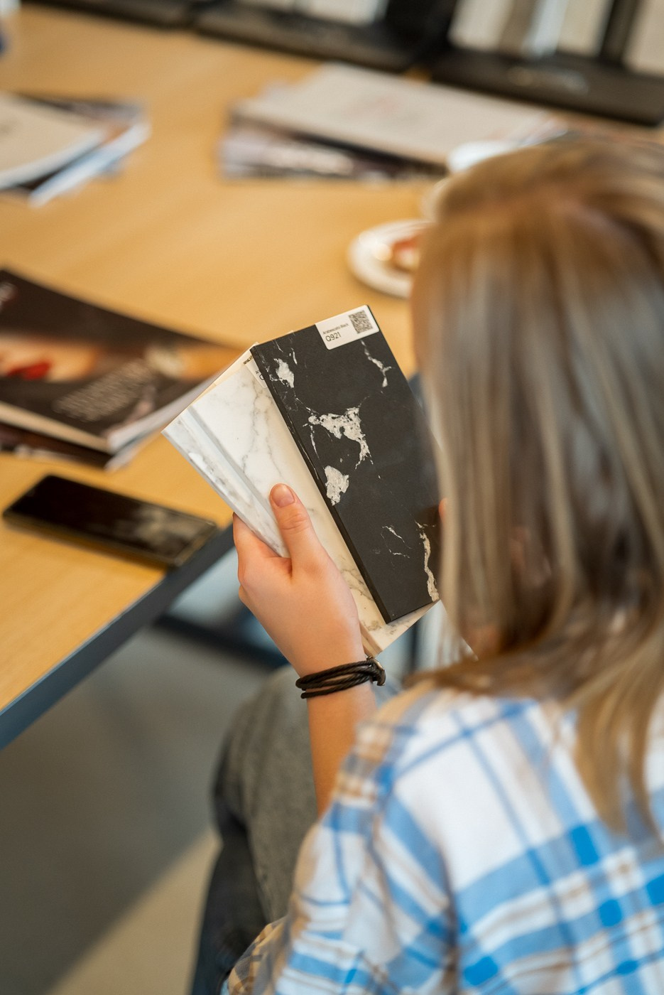 Презентация компании INTERSTONE — производителя и поставщика кварцевого камня, акрилового камня и широкоформатных керамических плит. ВУД ТВОРЕЦ мебельная фабрика|ТВОРЕЦ студия мебели