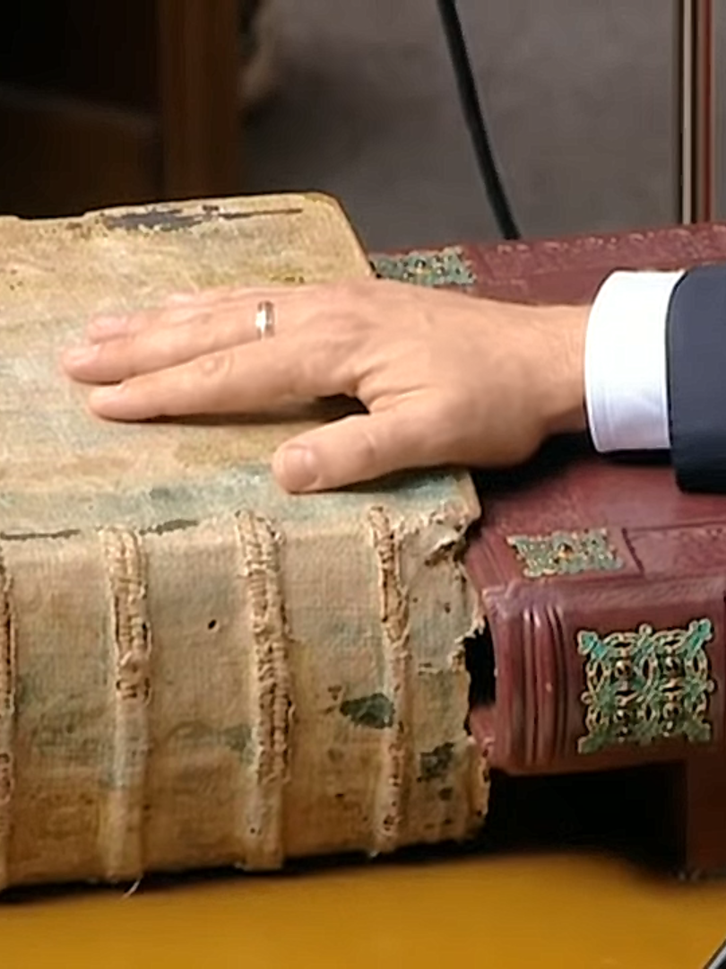 Hold it tight (2020). Künstler Verstecktoff