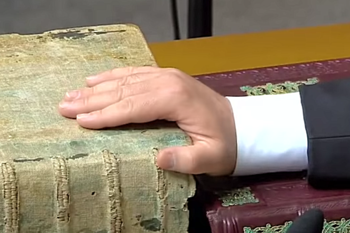 Hold it tight (2020). Künstler Verstecktoff