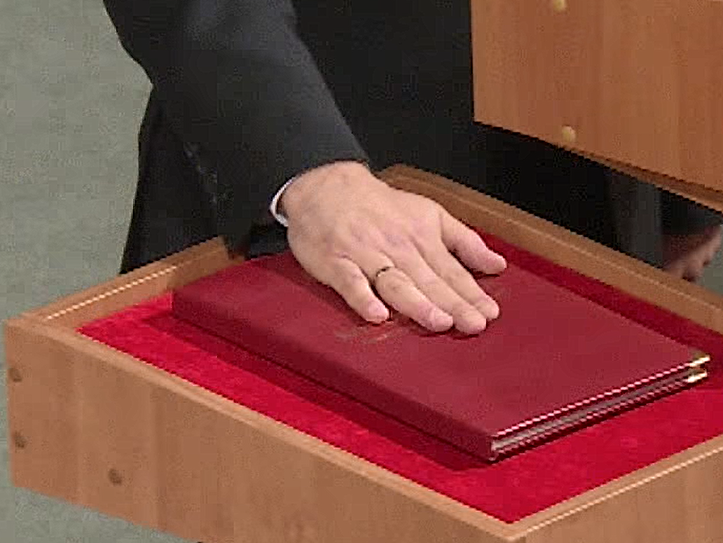Hold it tight (2020). Künstler Verstecktoff