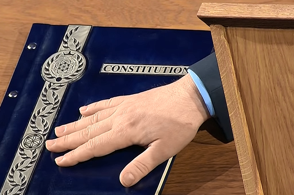 Hold it tight (2020). Künstler Verstecktoff