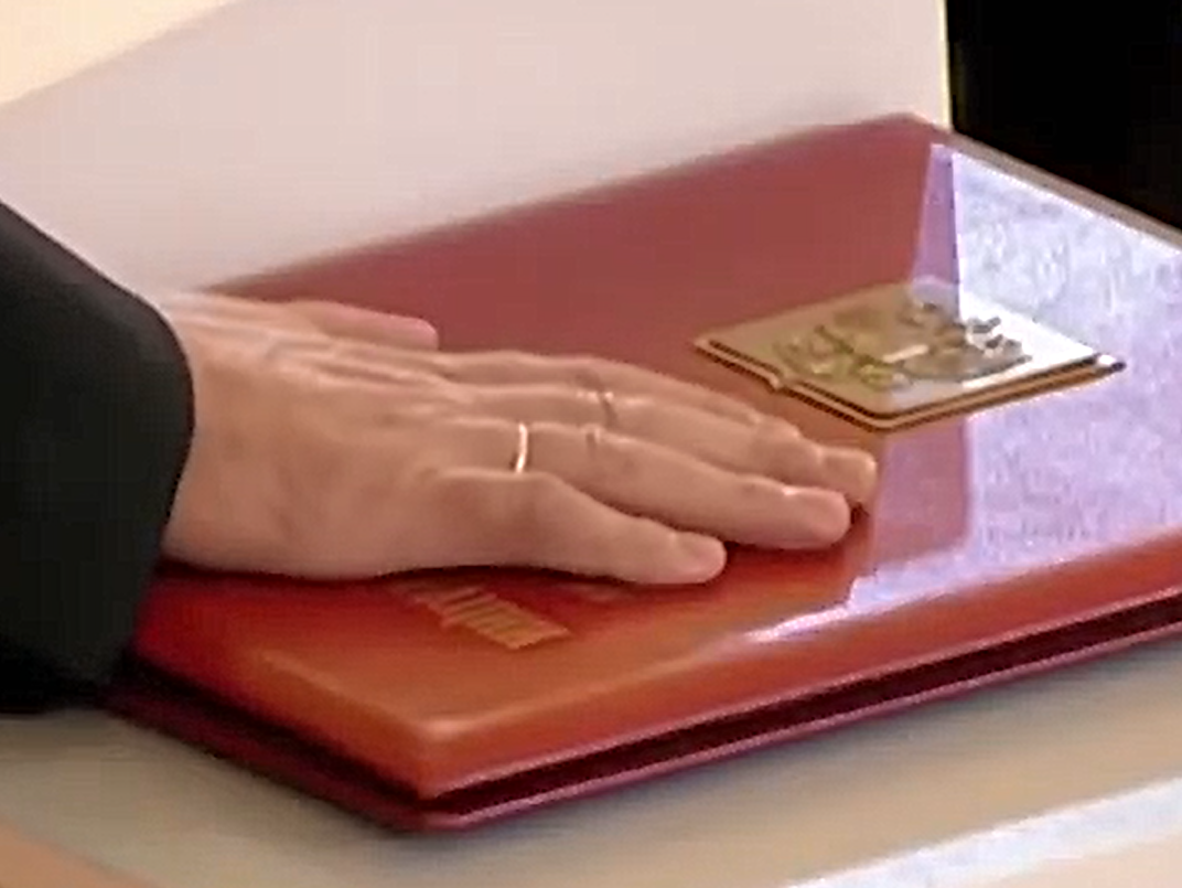 Hold it tight (2020). Künstler Verstecktoff