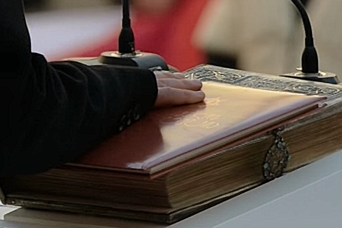 Hold it tight (2020). Künstler Verstecktoff