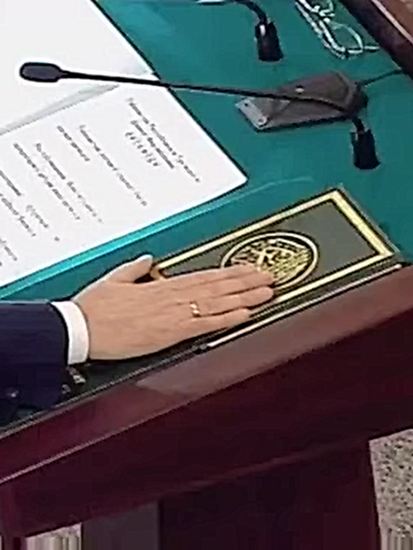 Hold it tight (2020). Künstler Verstecktoff
