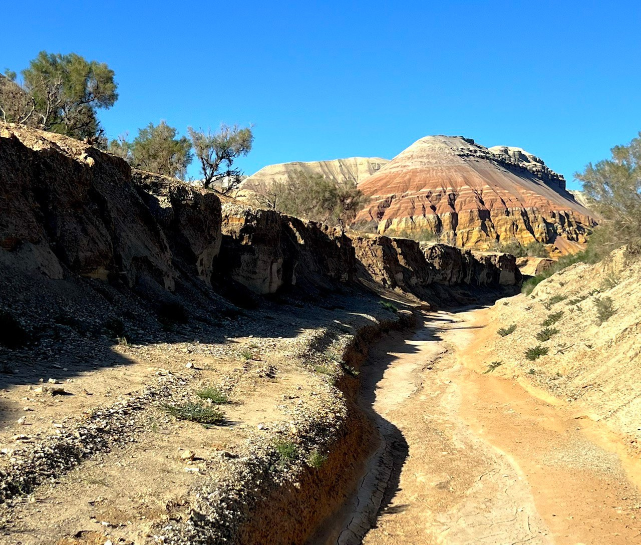 Горы Актау в национальном парке Алтын Эмель, Алматы, Казахстан. Где находится, как доехать, фото и видео весной и осенью