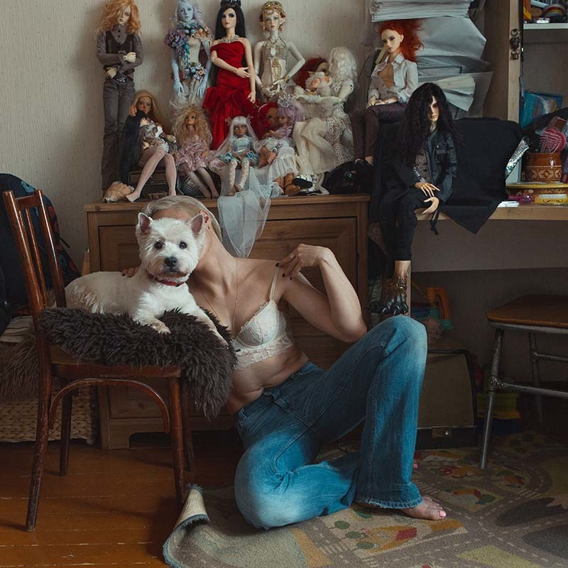 dog owner room doll collector