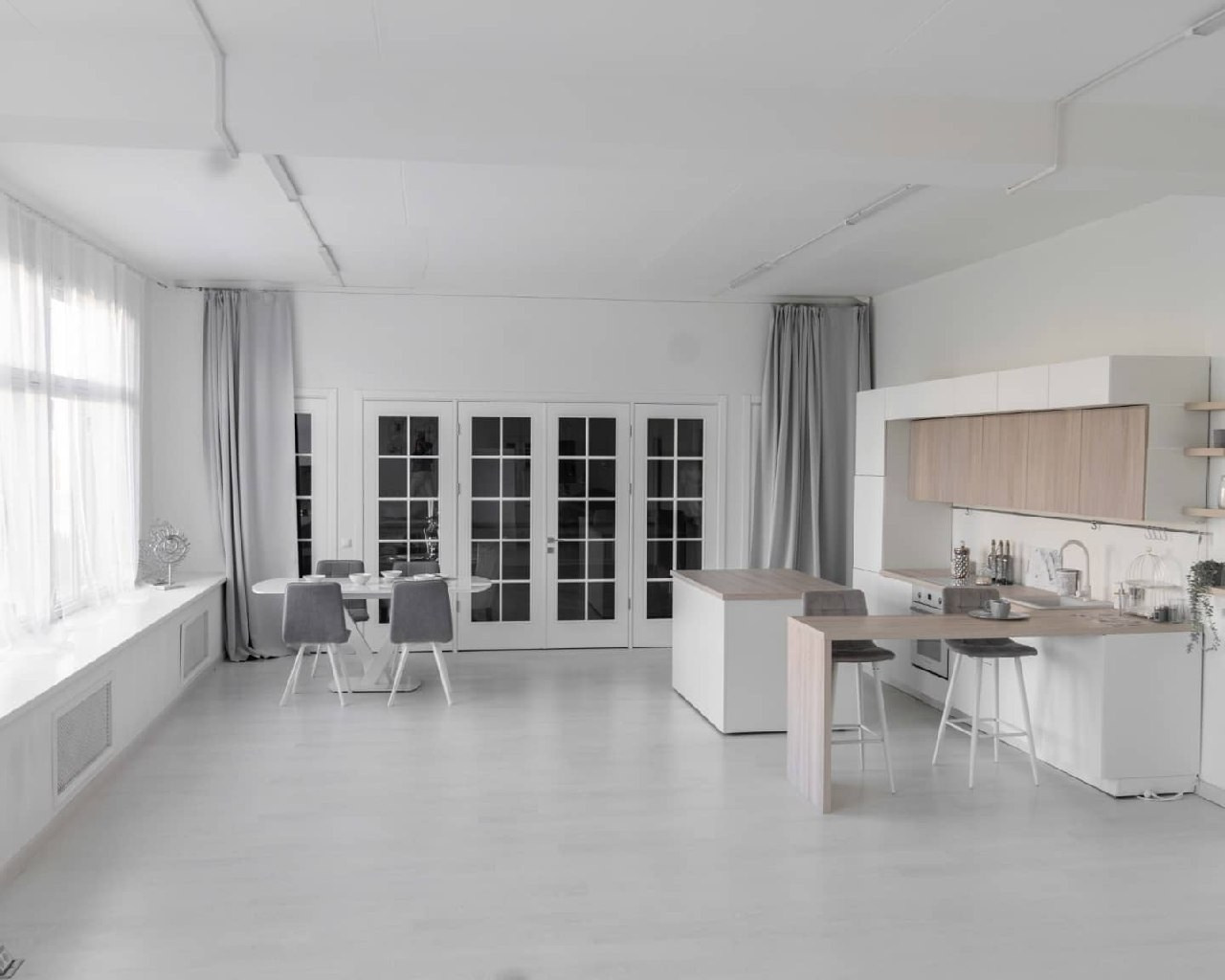 ЗАЛ СОNТЕNТ — большой белый зал 80 м² фотостудии в Москве для съёмок контента для маркетплейсов и соцсетей и проведения мероприятий. TRANSFORM.STUDIO | ЛОФТ И ФОТОСТУДИЯ ТРАНСФОРМ СТУДИО | ПРОДАКШЕН | АРХИТЕКТОР БРЕНДА: ФОТОГРАФ | ИМИДЖМЕЙКЕР| СТИЛИСТ МОСКВА