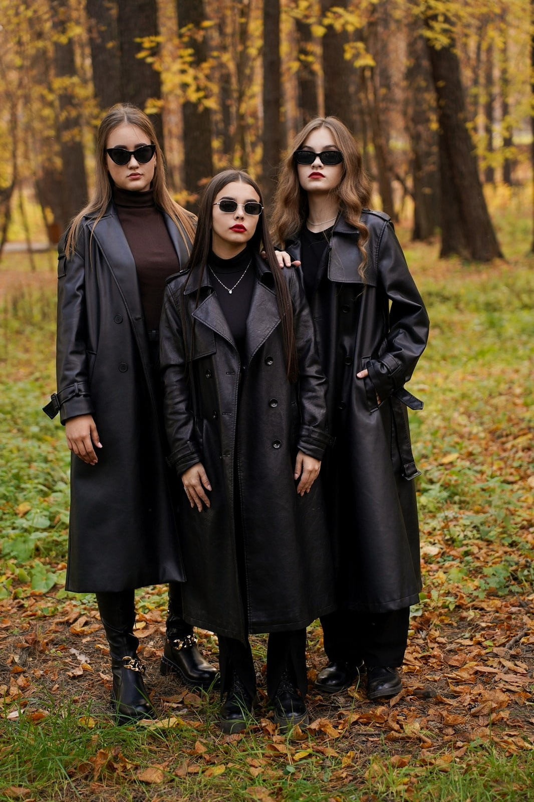 Тёмные очки - пример образа для осенней фотосессии 9-11 класс
