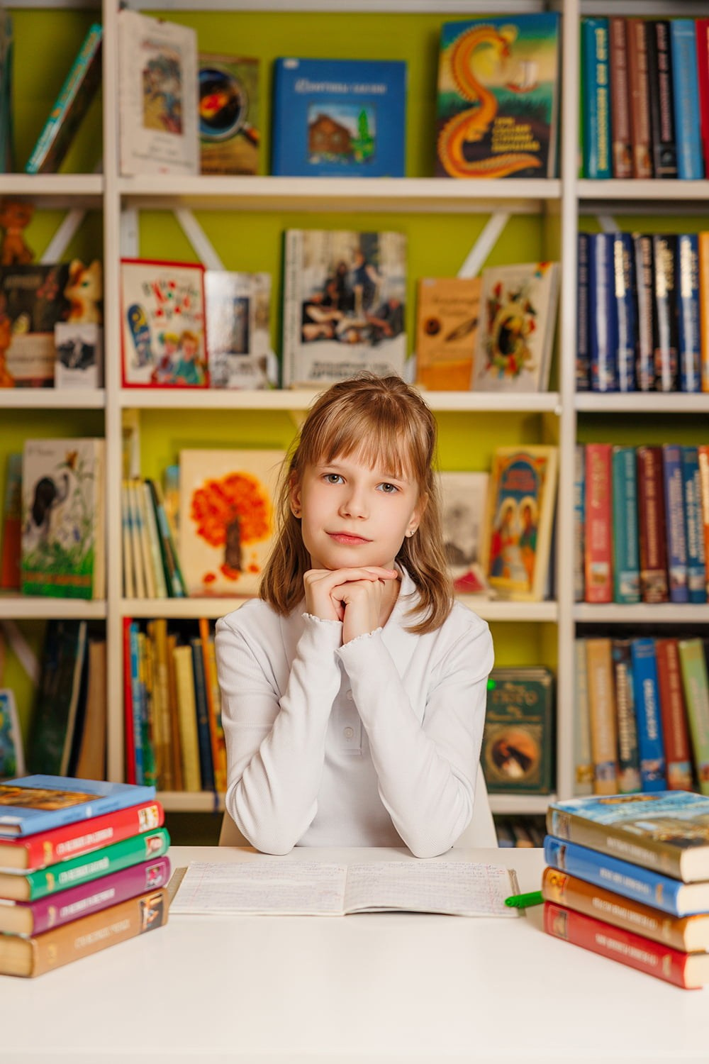 Выпускные альбомы для 4 класса: съёмка в библиотеке. СИГМА | Студия выпускных альбомов Красноярск