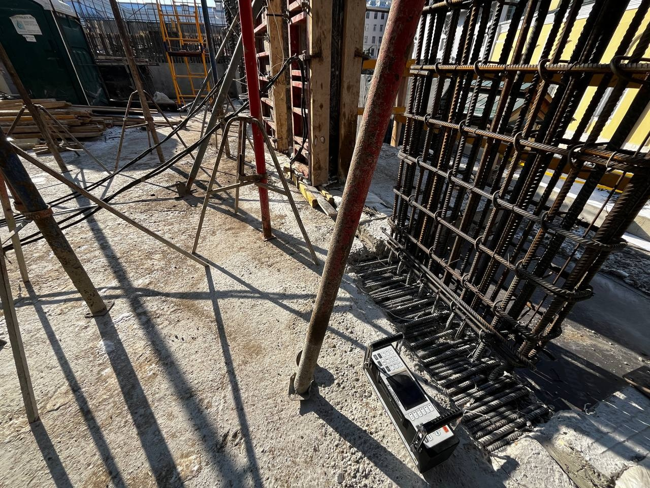 Томограф ультразвуковой низкочастотный A1040Mira. Определение наличия скрытых дефектов внутренней структуры бетона монолитного железобетонного перекрытия ультразвуковым эхометодом (методом