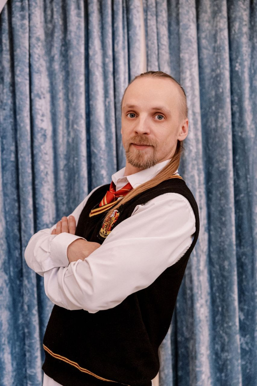 Ведущий + диджей + 1 из 8 моих услуг в подарок!