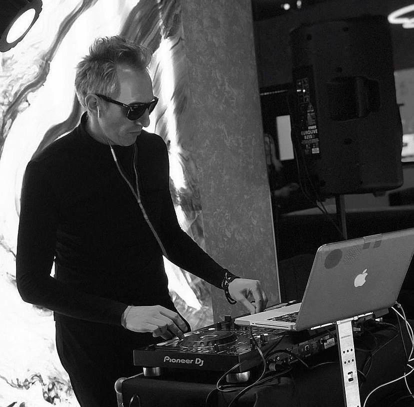 Диджей пластика. Подрядчики и друзья сети свадебных площадок House for wedding