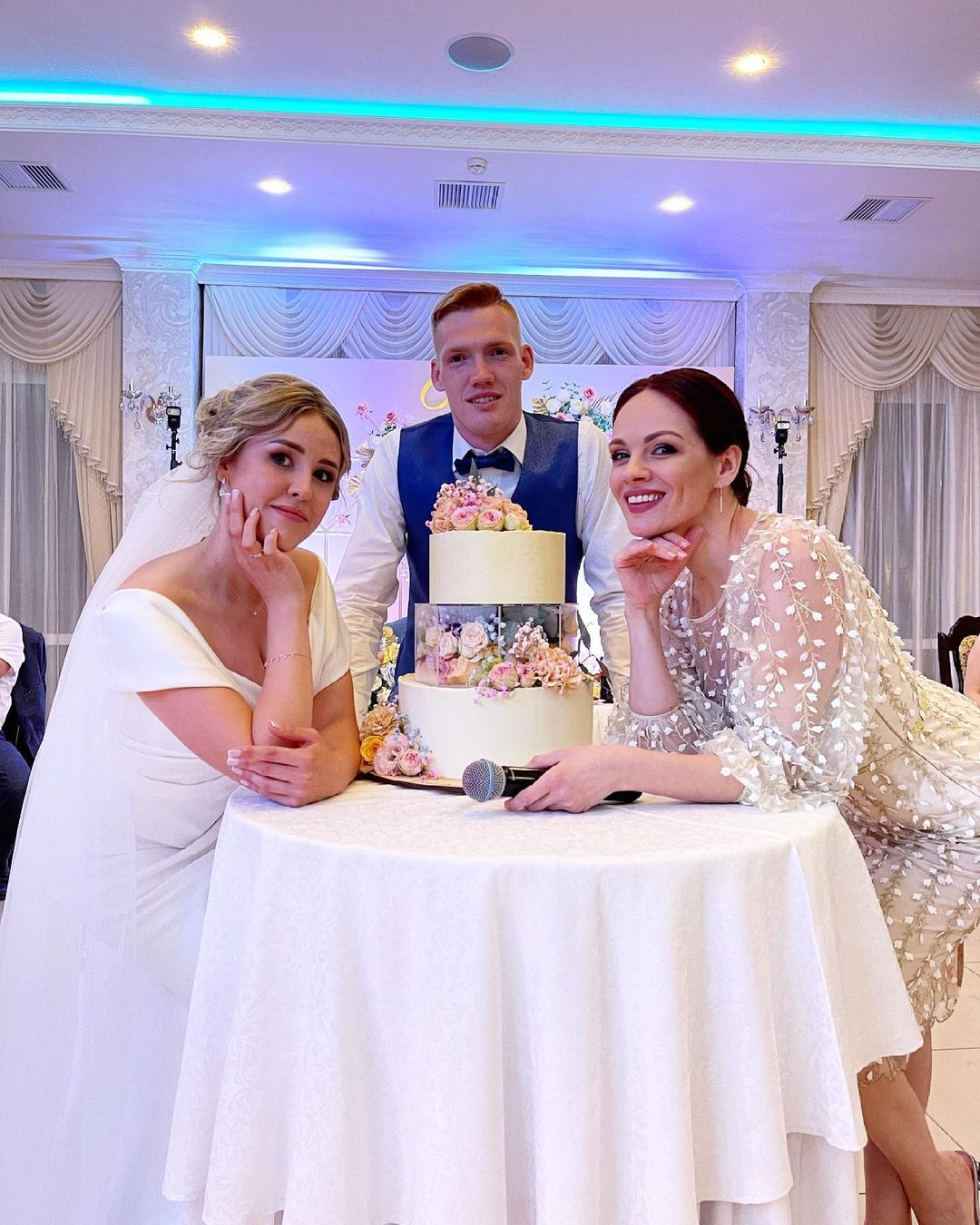 Ведущая Славина Дом у моря. Подрядчики и друзья сети свадебных площадок House for wedding