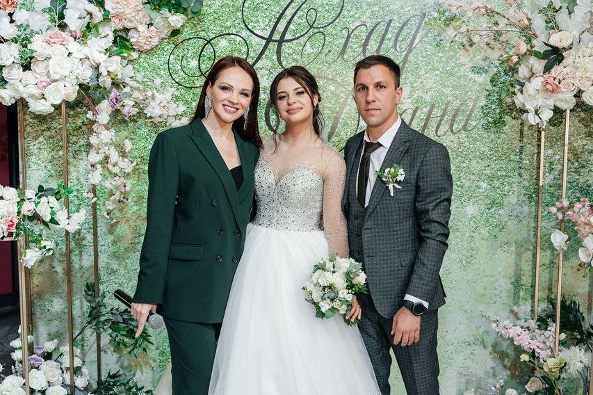 Ведущая Славина Дом у моря. Подрядчики и друзья сети свадебных площадок House for wedding