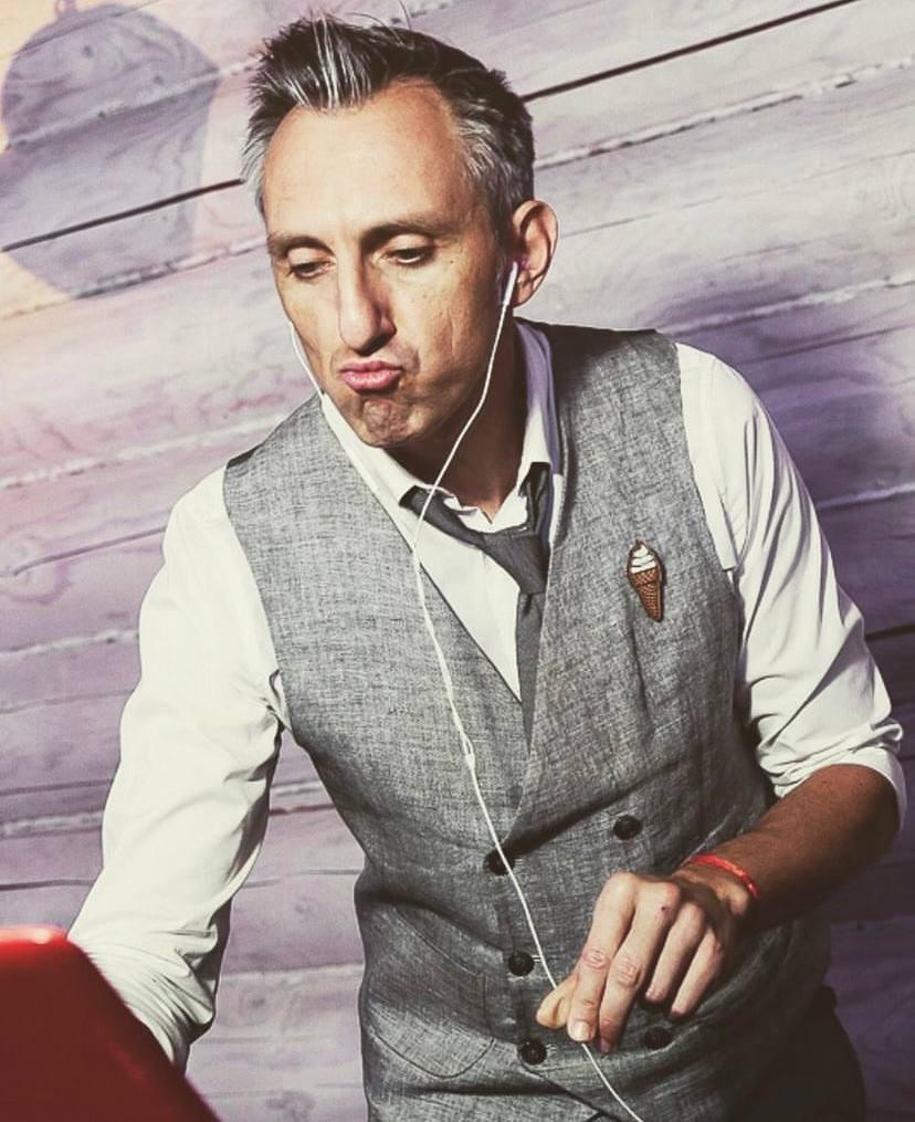 Диджей пластика. Подрядчики и друзья сети свадебных площадок House for wedding