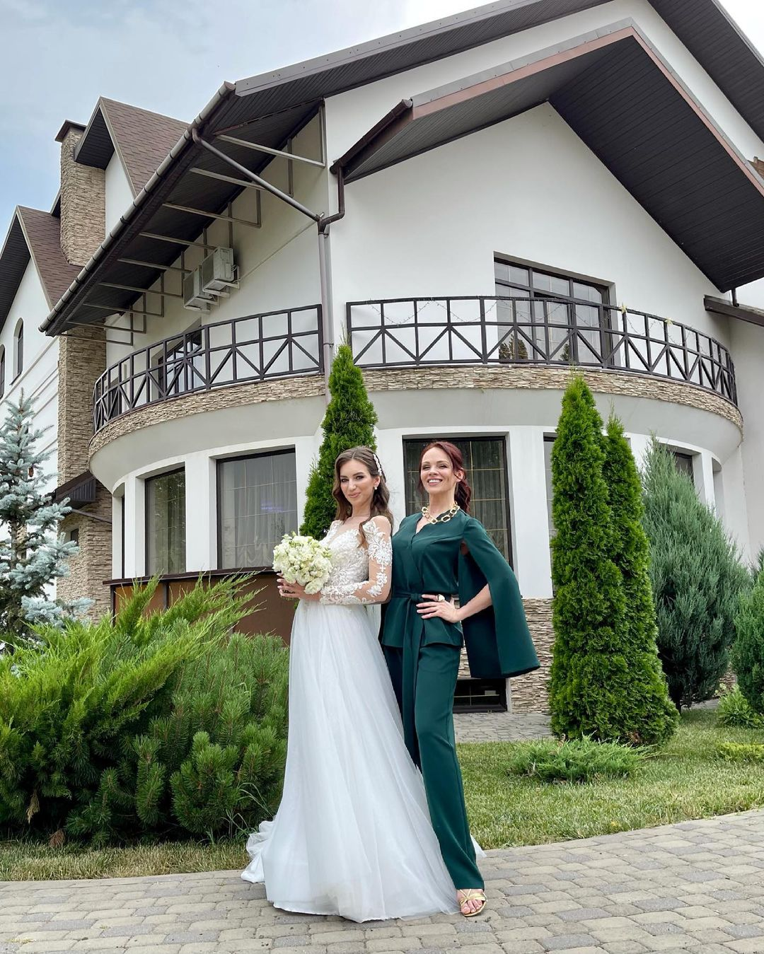 Ведущая Славина Дом у моря. Подрядчики и друзья сети свадебных площадок House for wedding