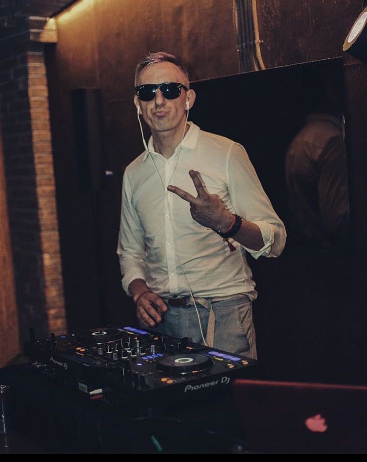 Диджей пластика. Подрядчики и друзья сети свадебных площадок House for wedding