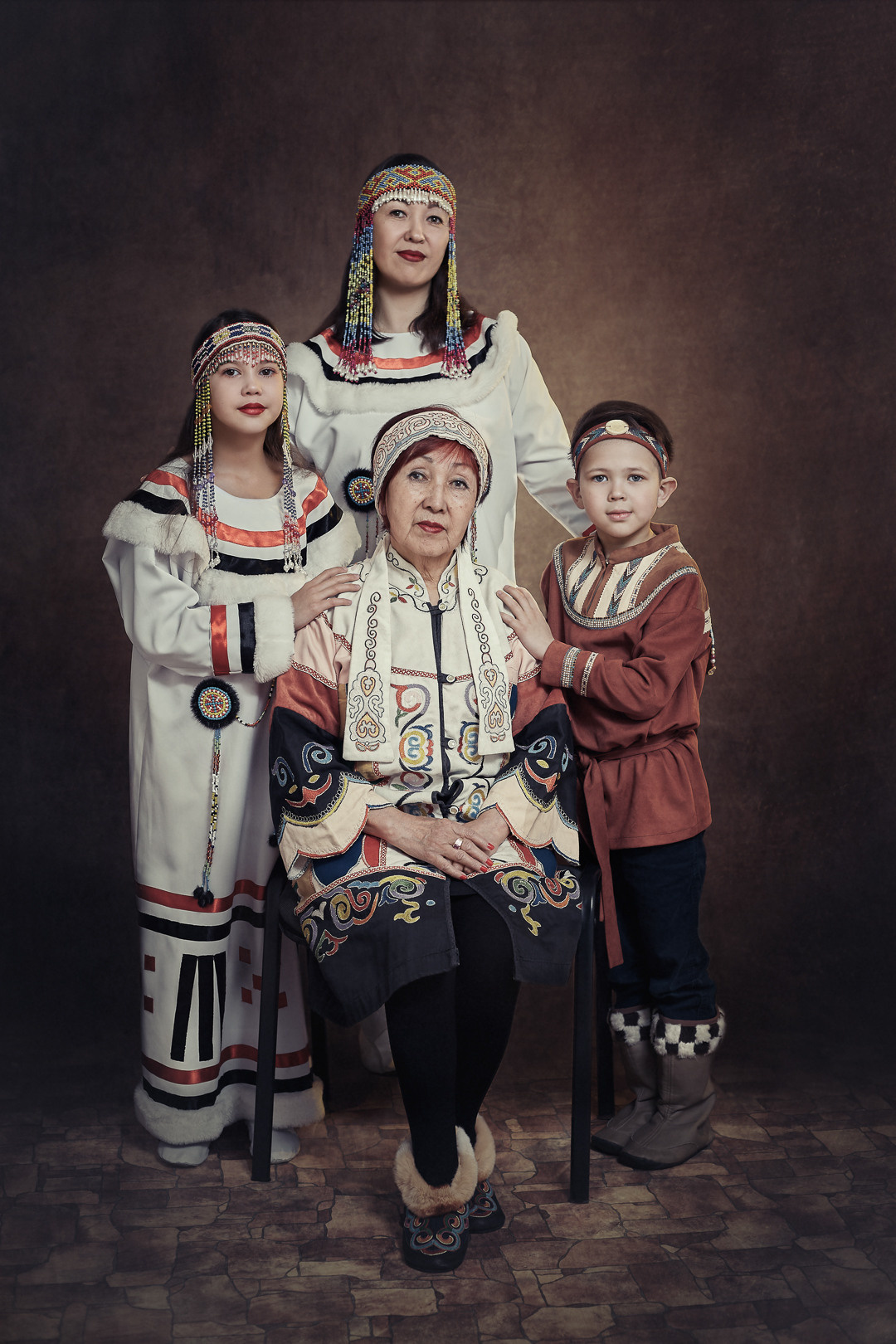 Фотосессия для всей семьи в национальных костюмах