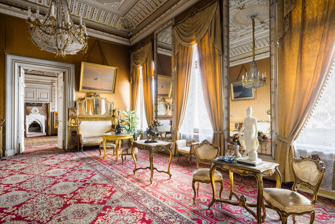 Локации в Питере под крышей