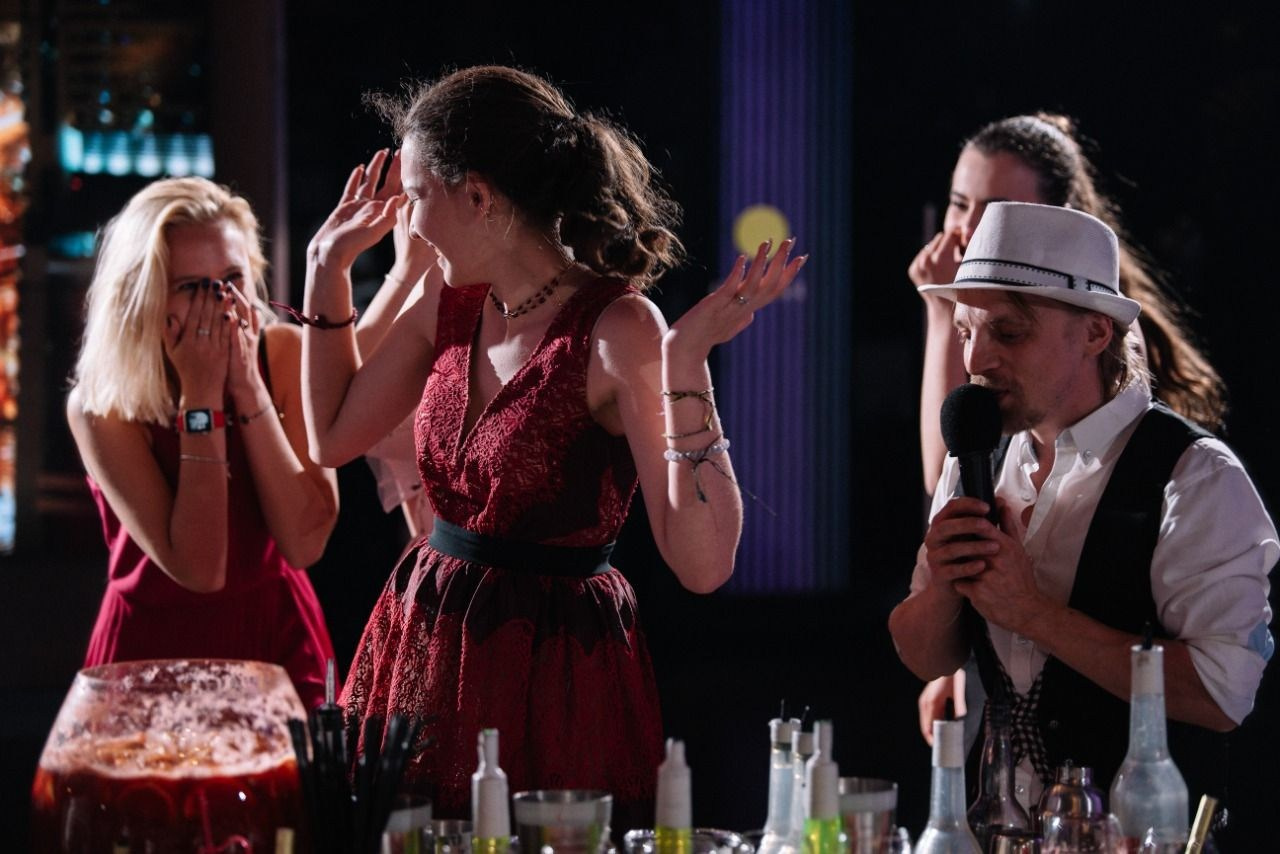 Ведущий + диджей + 1 из 8 моих услуг в подарок!