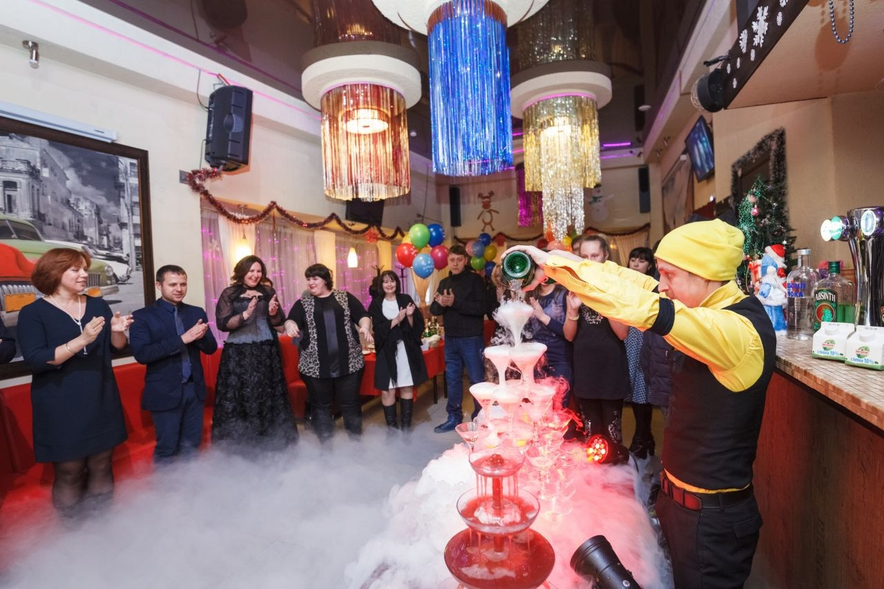 Ведущий + диджей + 1 из 8 моих услуг в подарок!