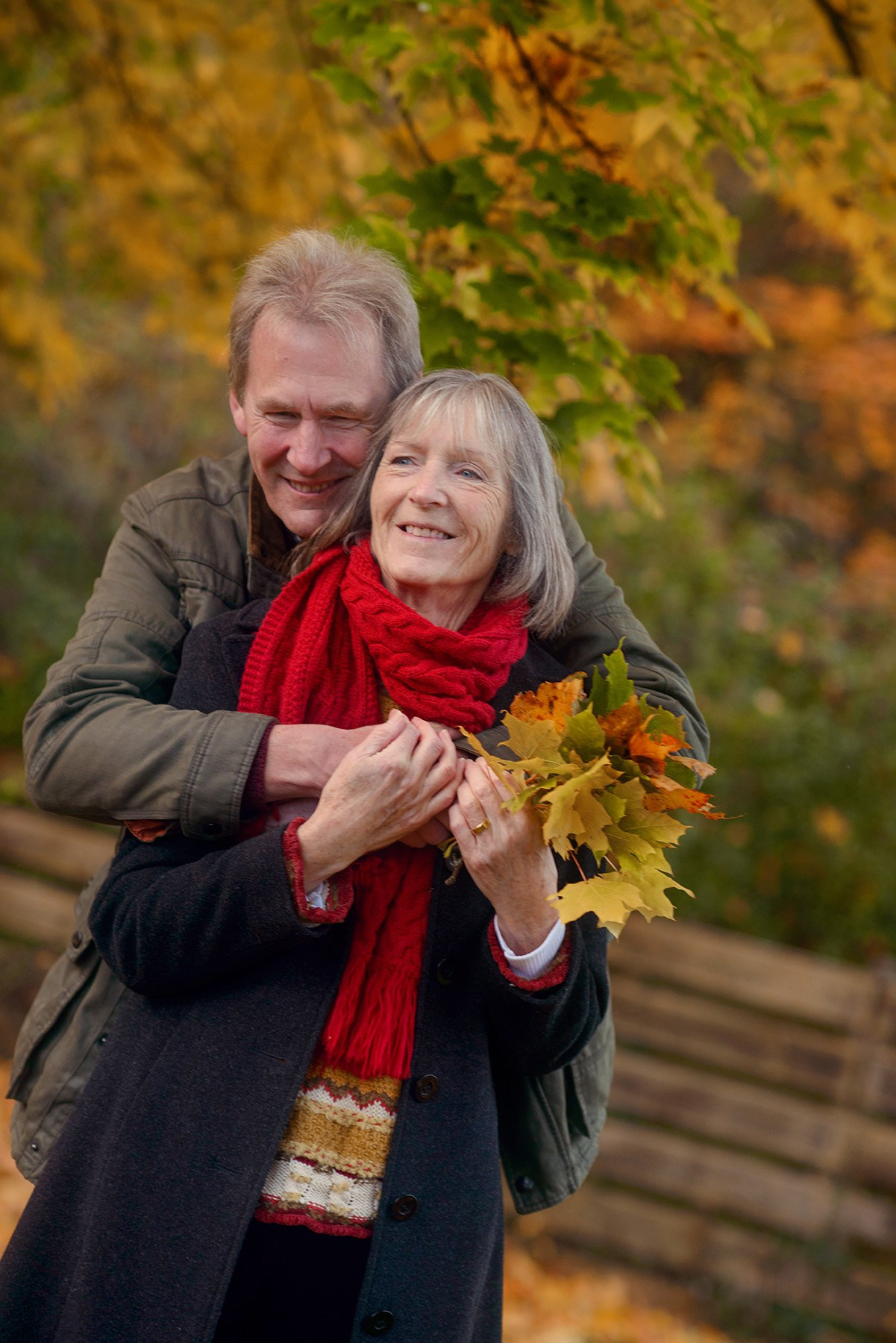 Photo session for a couple in a local autumn Scotland park. Elena Carruthers family photographer in Scotland (Edinburgh, Glasgow)