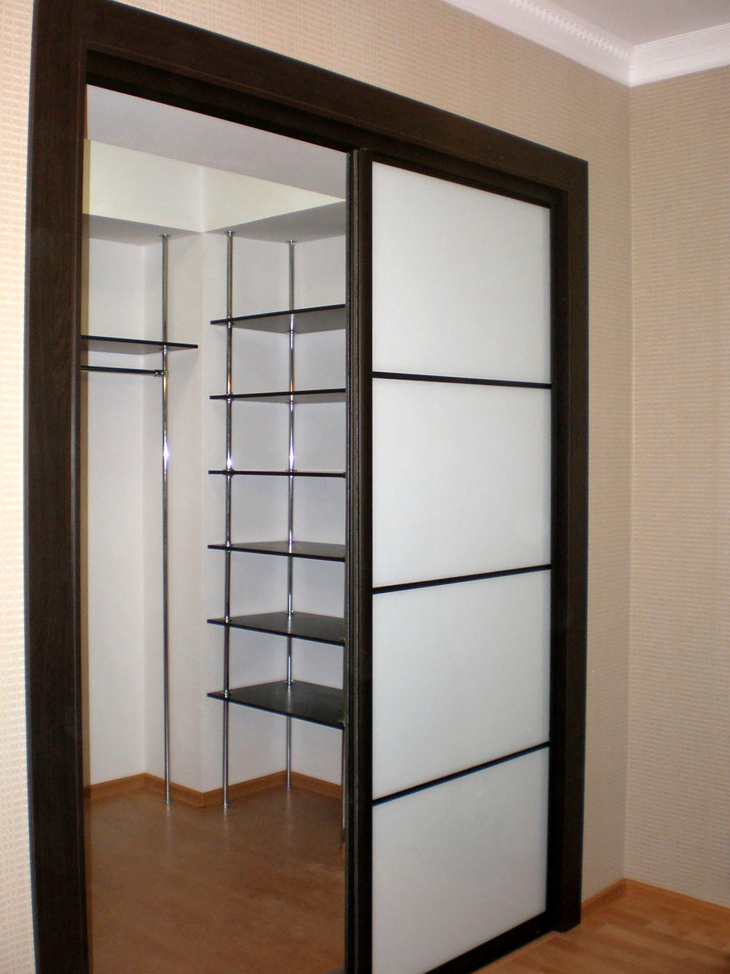 Шкафы, гардеробные и прихожие на заказ в Евпатории. Мебель на заказ в Евпатории