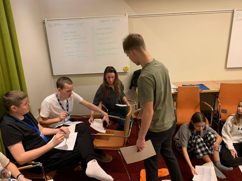 «В КРУГУ» Психологические тренинги в Санкт-Петербурге в живом формате