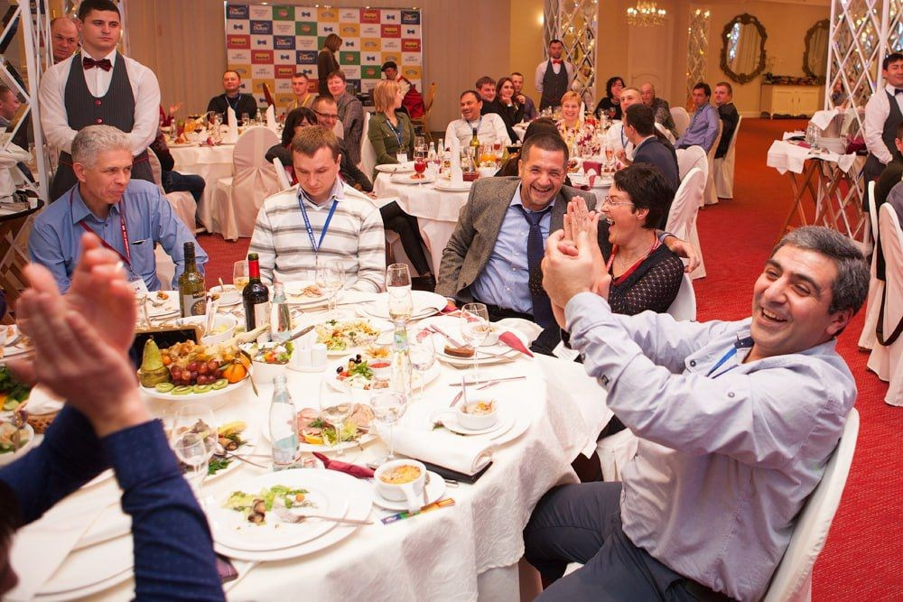 Ведущий + диджей + 1 из 8 моих услуг в подарок!