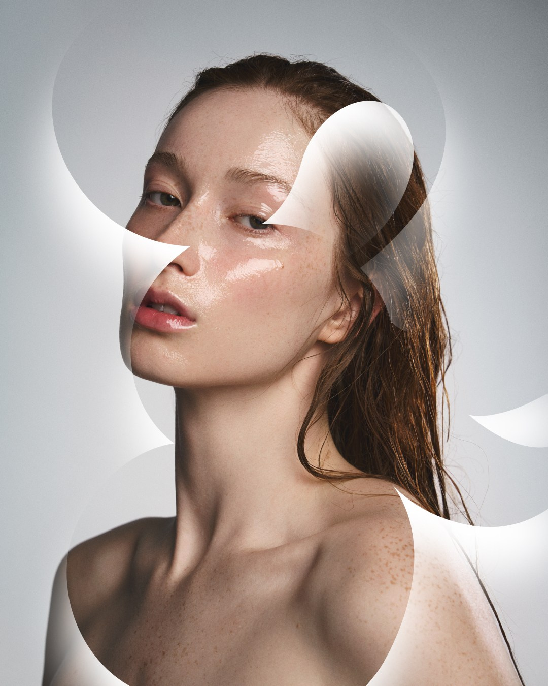 ASAYA: Moist. Я Саша, креативный продюсер и арт-директор из Москвы. Придумываю, собираю и запускаю визуальные проекты