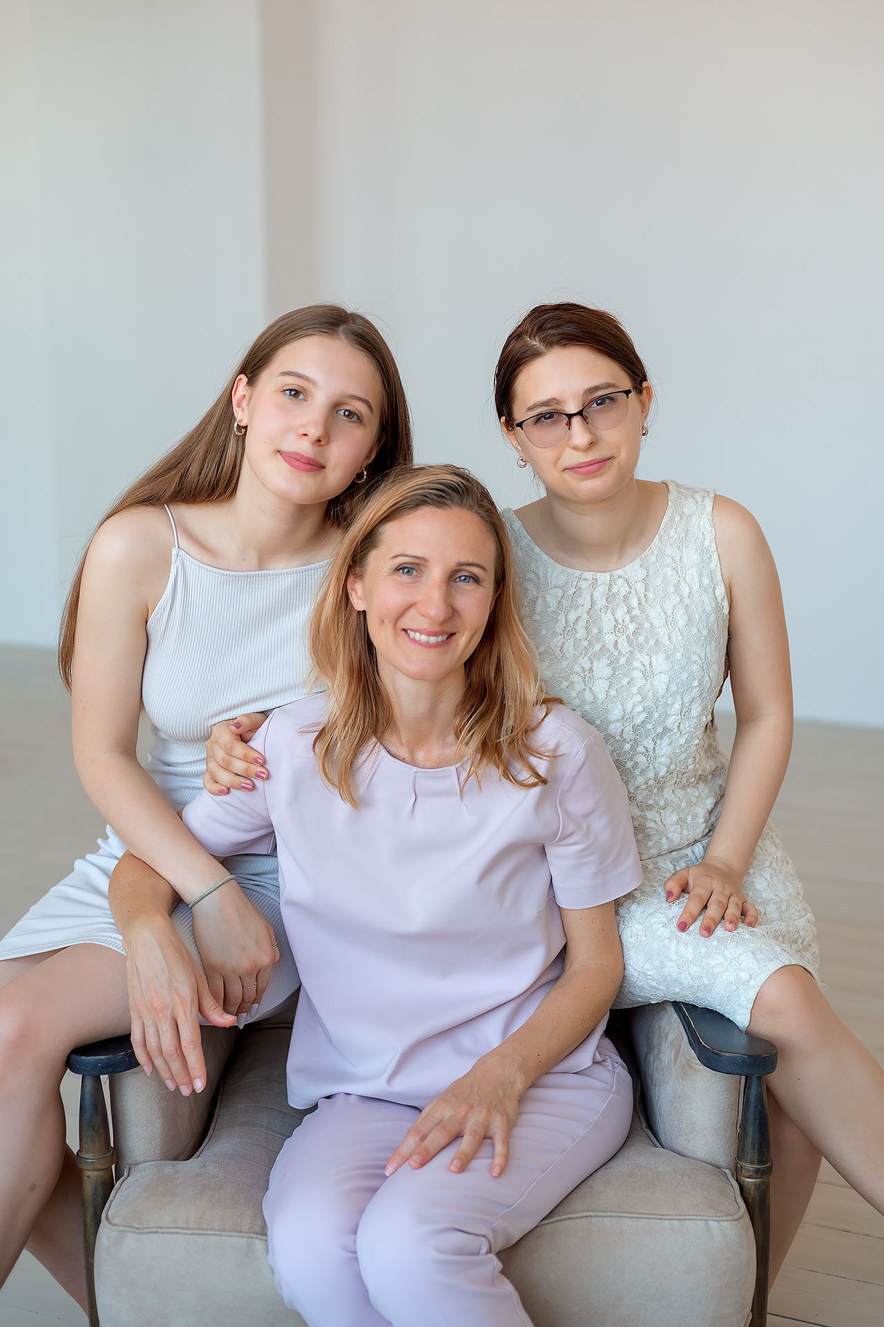 Семейная фотосессия в студии. Фотограф Юлия Кондратьева