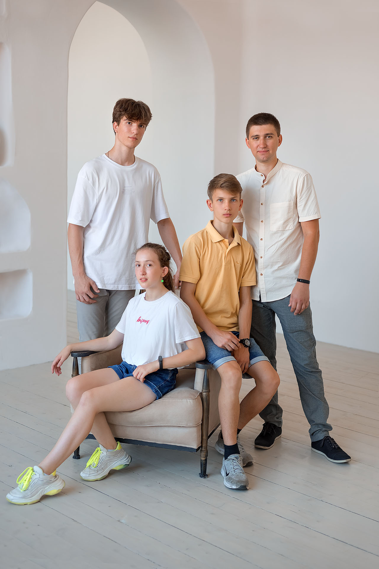 Семейная фотосессия в студии. Фотограф Юлия Кондратьева