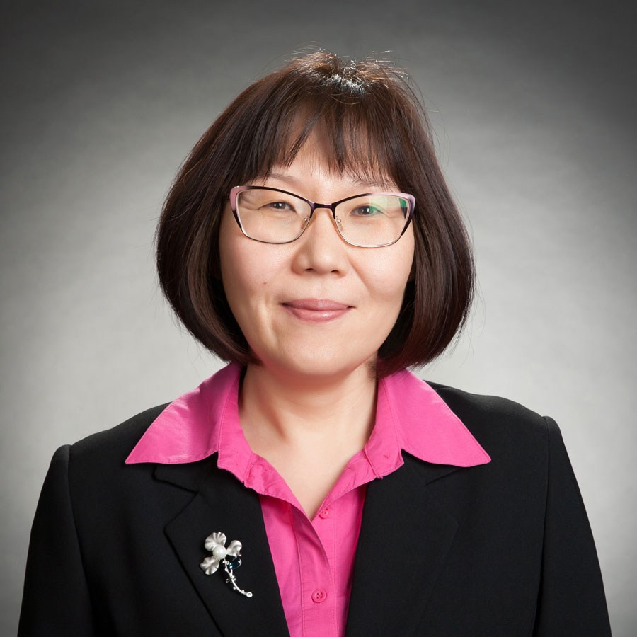 Деловой (бизнес) портрет. Фотостудия Алматы. Фотосъемка Алматы. Фотосессия Алматы. Фотокурсы. Обучение фотографии. Аренда студии