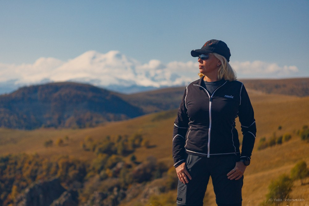 Ольга и горы. Фотограф в Барнауле Юлия Бобровских