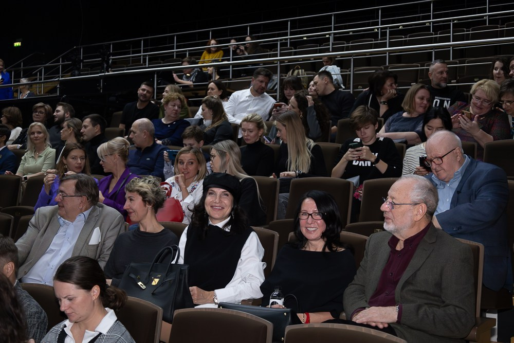 Репортаж с премьеры спектакля «Я, бабушка, Илико и Илларион» в Музыкальном театре «Градский Холл»