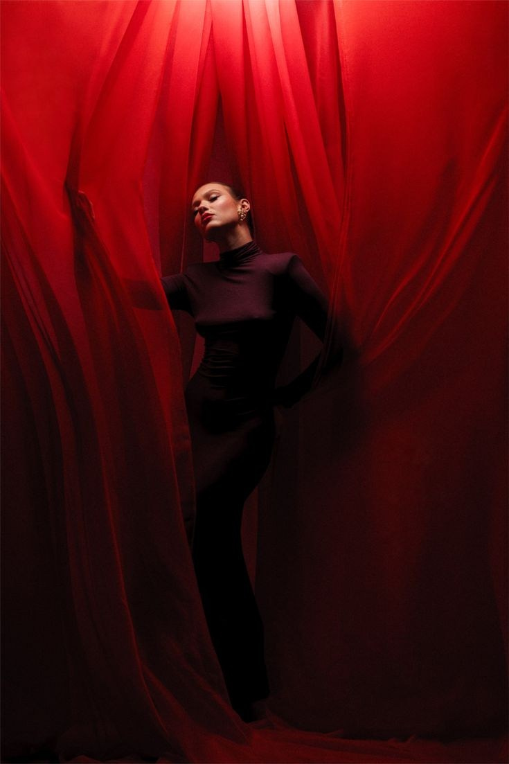 Фотосессия с тканью. Александра Мельниченко/ Бегающий фотограф