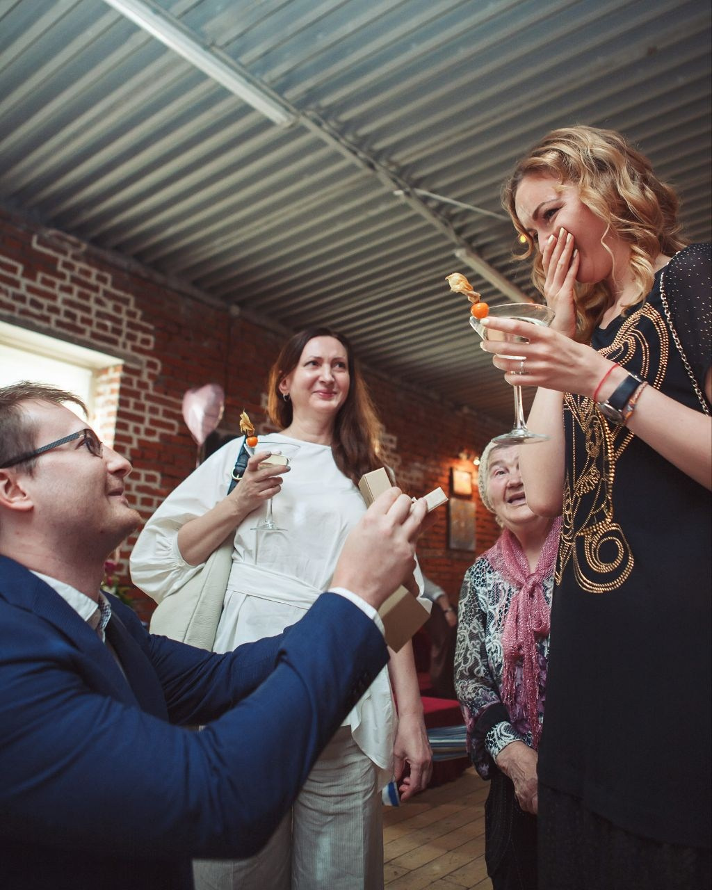 Ведущий + диджей + 1 из 8 моих услуг в подарок!