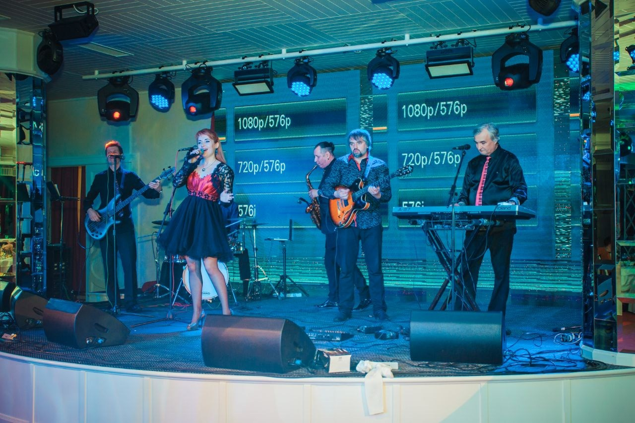 Ведущий + диджей + 1 из 8 моих услуг в подарок!