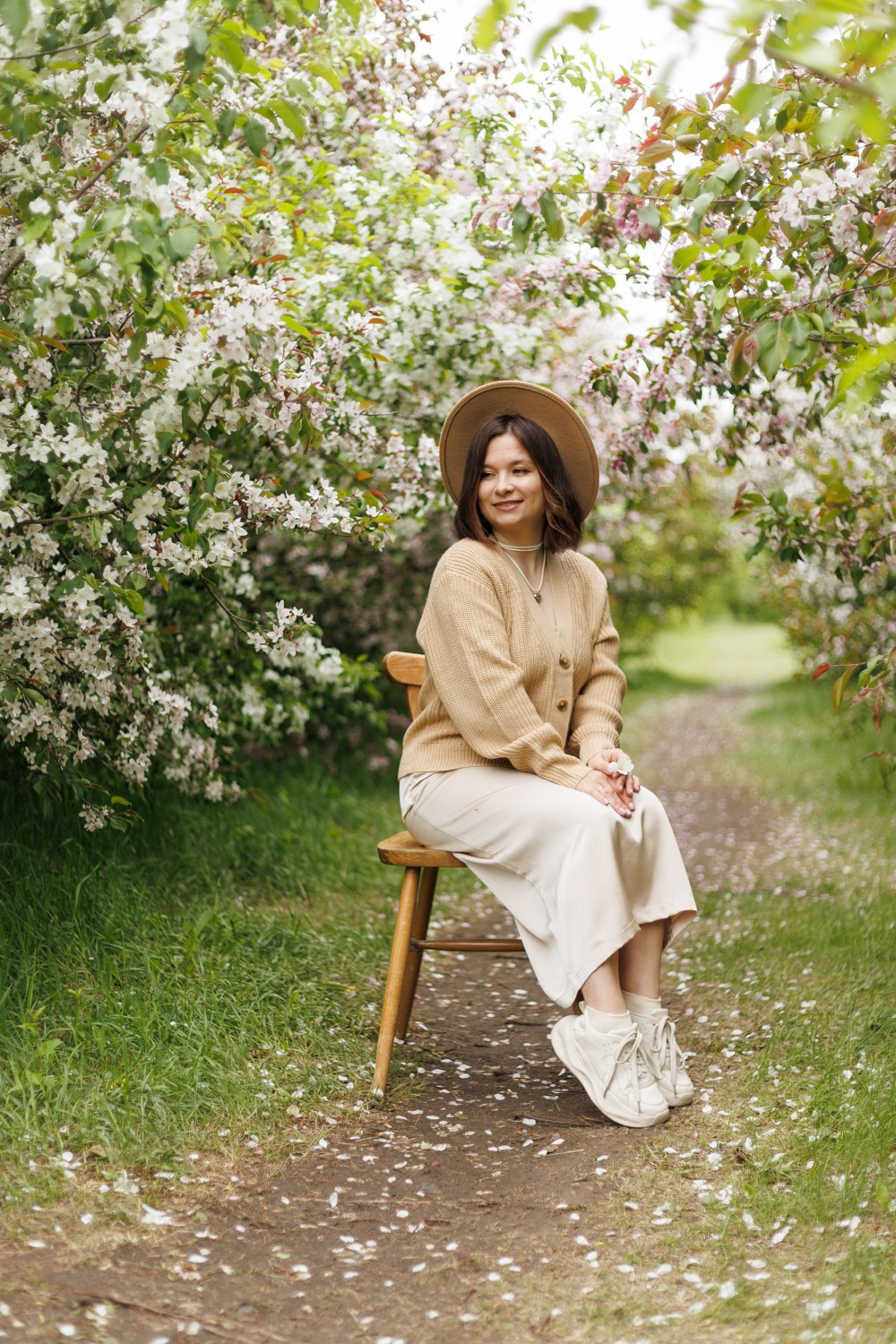 Фотосессия в цветущих яблонях. Семейный фотограф г. Тюмень