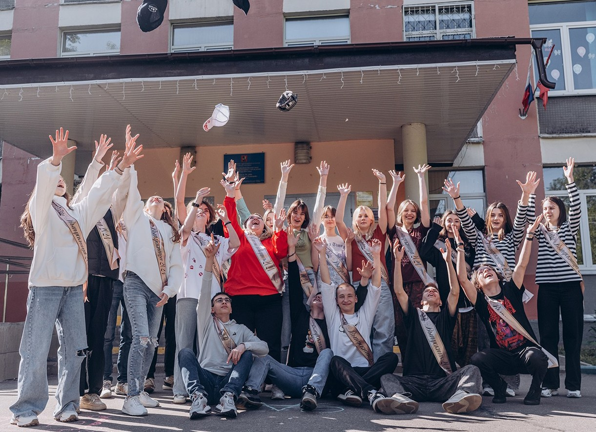 Выпускной альбом с душой — фотосессия, ретушь и дизайн в Москве. MILATE — выпускные альбомы, фотосессии и видео в Москве