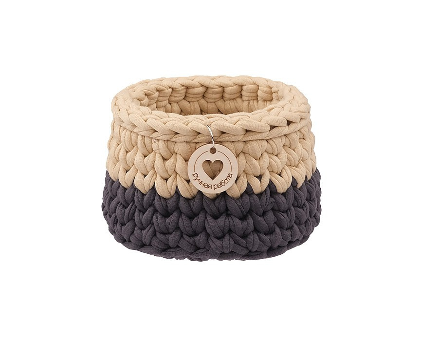 Вязаная корзинка ручной работы