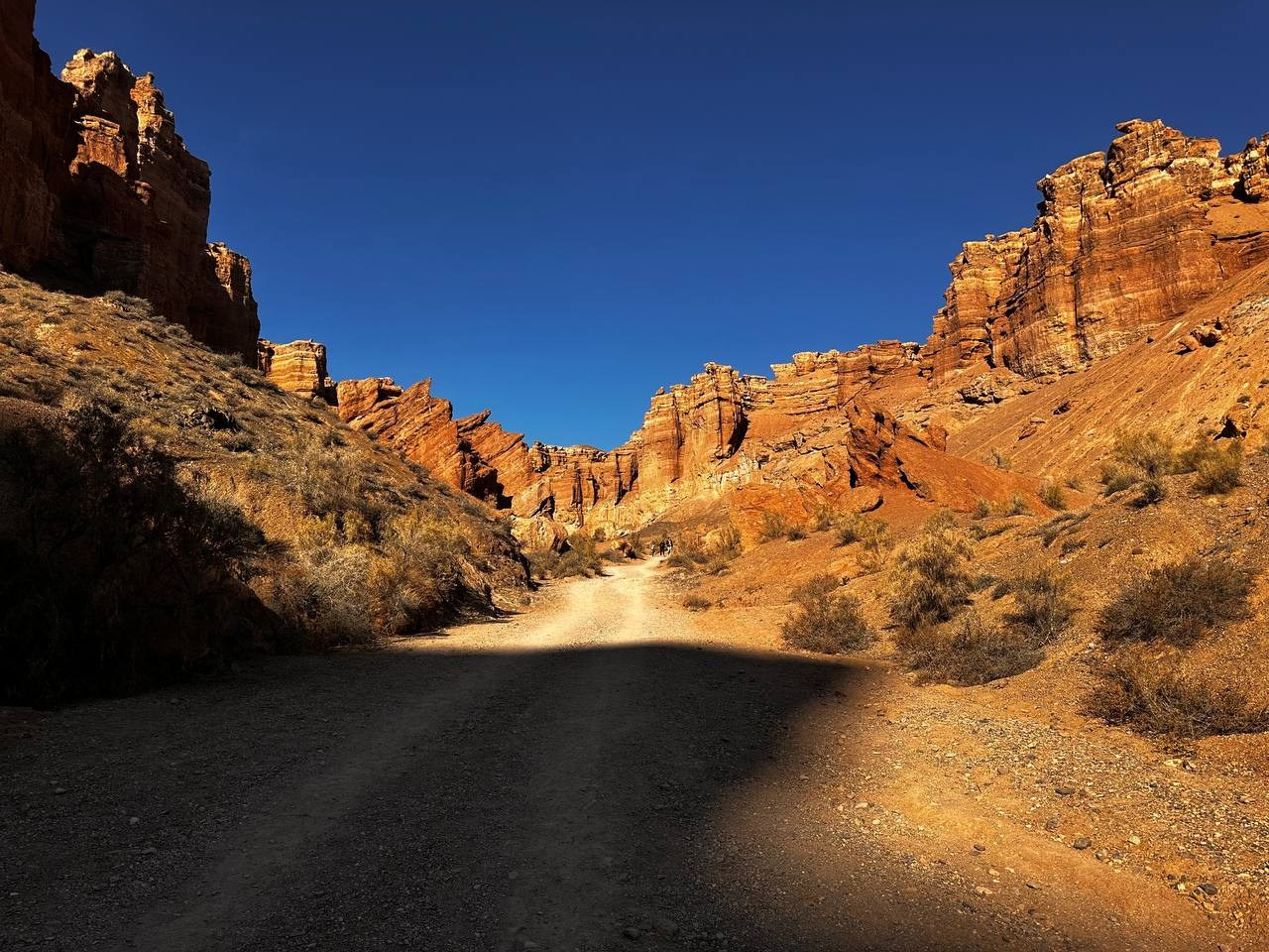 Melon Travel в Алматы: экскурсии и джип туры в Чарынский каньон, озера Каинды, Кольсай, Иссык, национальный парк Алтын Эмель