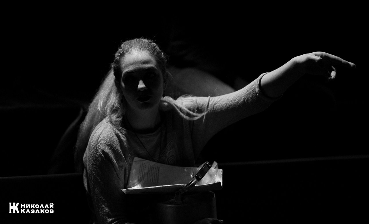 Артист Антон Ксенев на репетиции спектакля «Замок» в камерном театре Малыщицкого. Николай Казаков. Профессиональный фотограф. Преподаватель фотографии