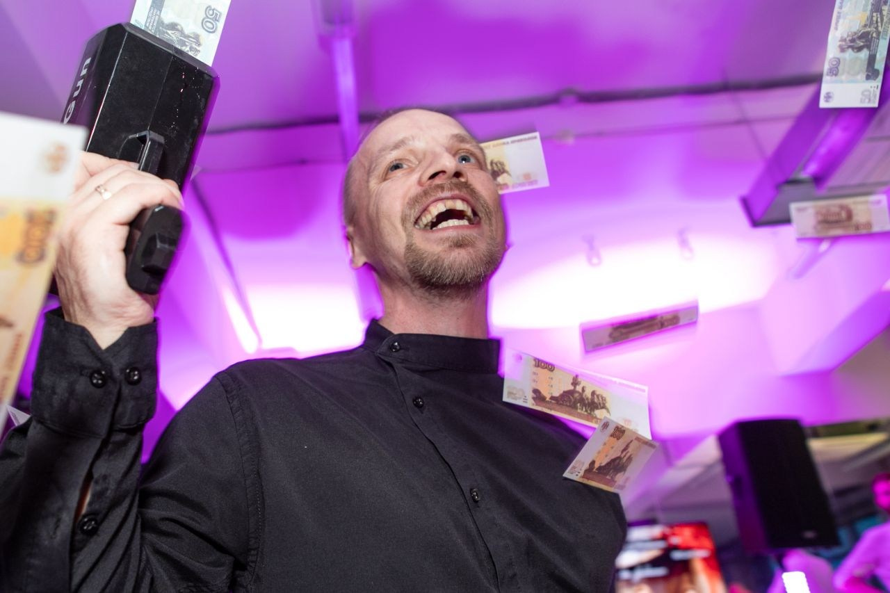 Ведущий + диджей + 1 из 8 моих услуг в подарок!