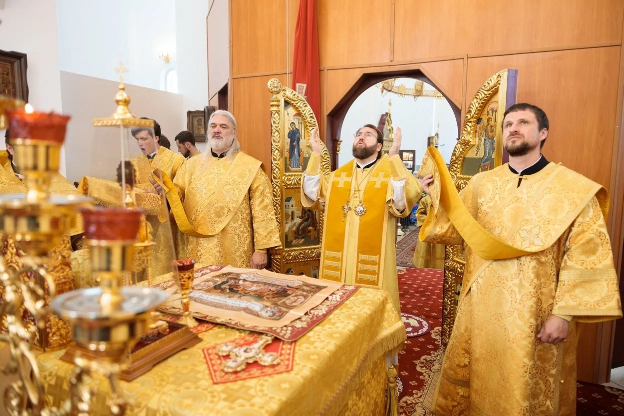 МИТРОПОЛИТ ИГНАТИЙ СОВЕРШИЛ БОЖЕСТВЕННУЮ ЛИТУРГИЮ В ХРАМЕ СВЯТОГО ВЕЛИКОМУЧЕНИКА ГЕОРГИЯ ПОБЕДОНОСЦА. Саратовское Северо-Западное благочиние