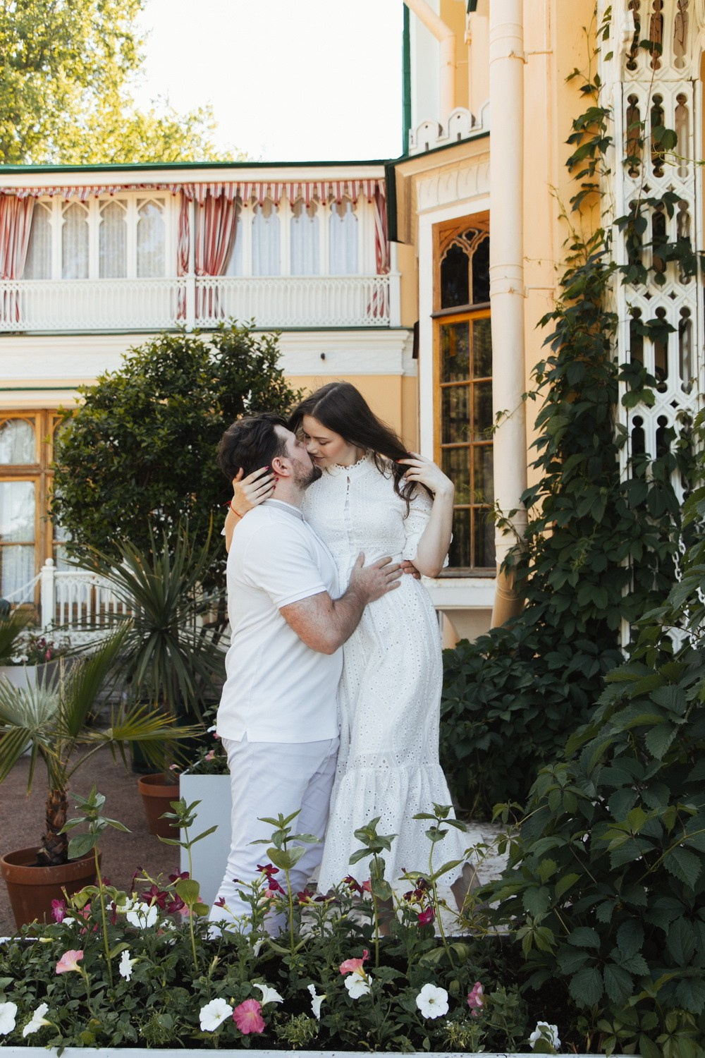 Лавстори в Петергофе, где прогуляться Петергоф, свадьба в Петергофе, как записаться в загс Петергоф, красивые места для свадьбы, фотограф на свадьбу, свадебный фотограф в Петергофе, прогулка,