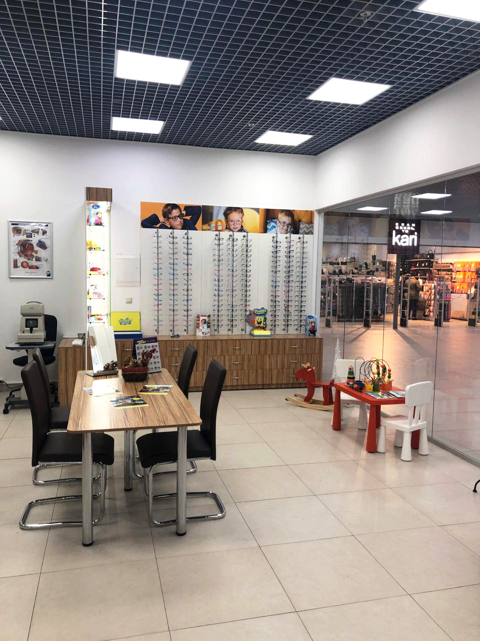 Заказать очки. Оптика для всей семьи Оптик Сторис в Москве