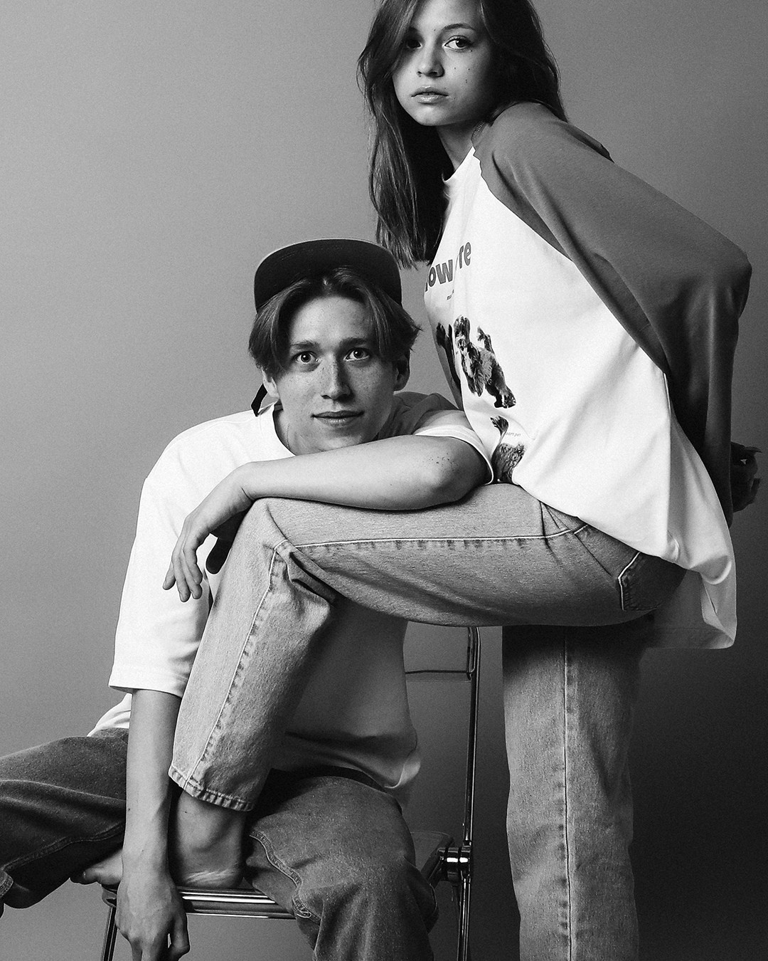 Фон «Волжский песочек» в фотостудии автопортрета ч/б и цвет